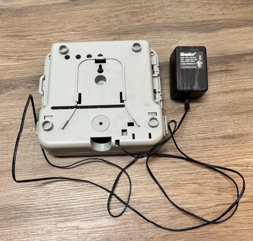Hunter SRC Plus Sprinkler 6-Zone Timer Unit SRC-600i *AS-IS FOR PARTS ONLY-READ*