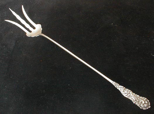 Reed and Barton TRAJAN lettuce fork - NM