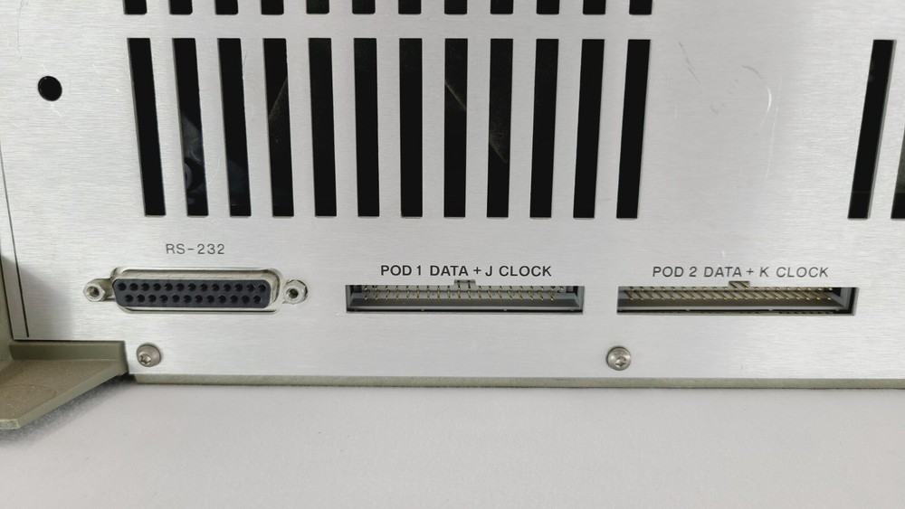 Hewlett Packard (HP) 1651A Logic Analyzer with Data Cables and Disc