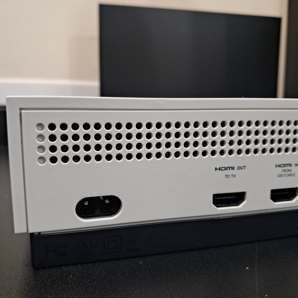 Xbox One S White 1 Console Disc Version & Controller HDR 4K Enhanced Microsoft