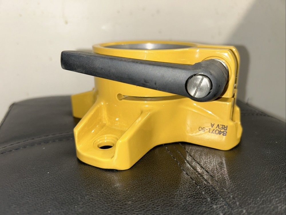 Trimble MS972/MS975/MS976 Cat Yellow Mast Bracket