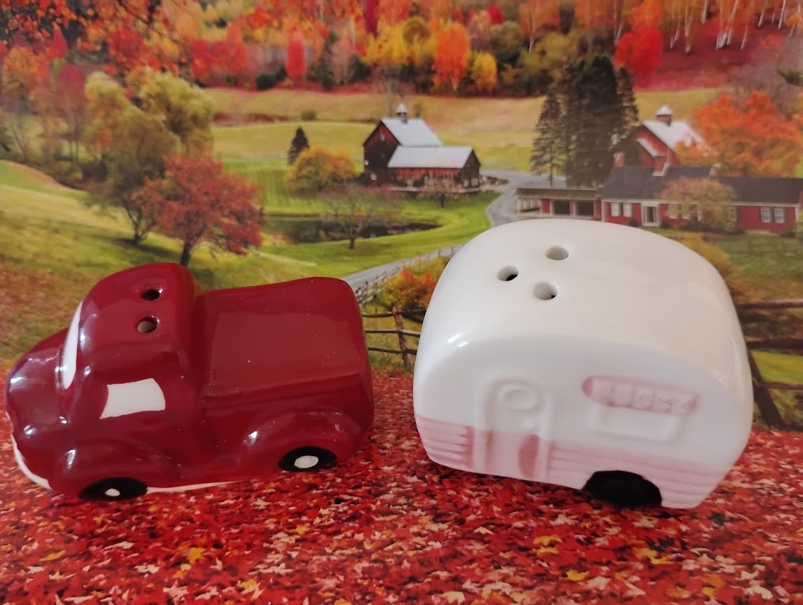 FARM & COUNTRY MINI SALT PEPPER SHAKERS - CRACKER BARREL - PICK THE ONE YOU WANT