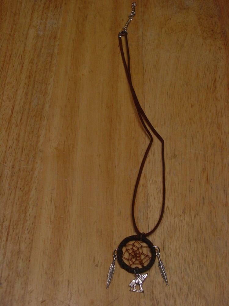 DREAMCATCHER WOLF FEATHER NECKLACE ( BROWN )