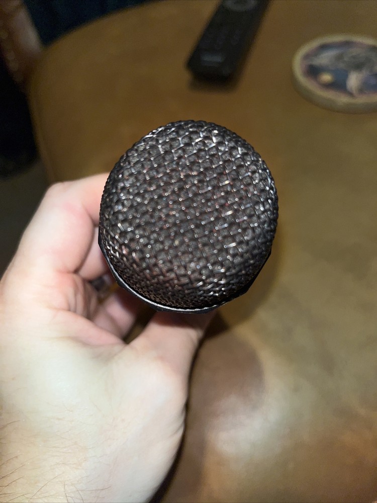 Karaoke USA M189 Professional Dynamic Microphone Smooth Frequency No Cable