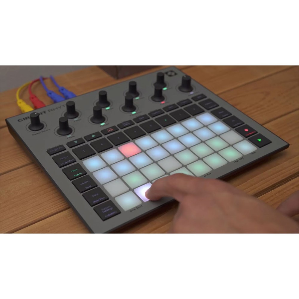 Novation Circuit Rhythm Beatmaking Sampler Groovebox Drum Machine Sequencer