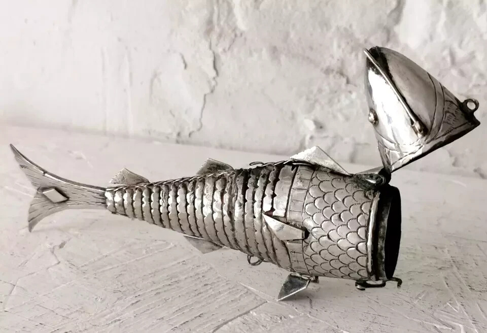 Large Solid Silver Articulated Fish Box - 120g - 19cms.