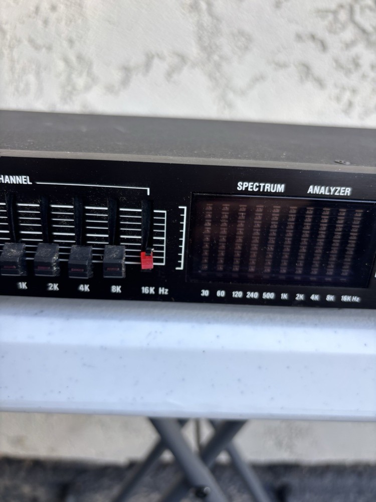 Dunnhill DE7200 Equalizer Spectrum Analyzer (Please read)