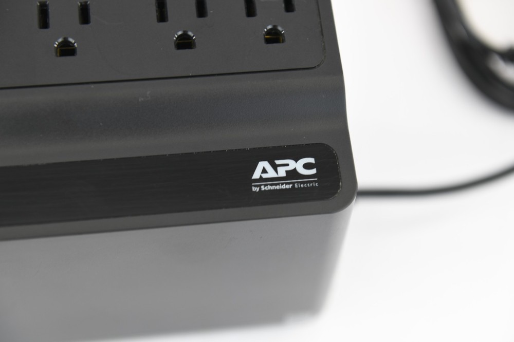 APC Back-UPS 600 Battery Back Up Surge Protector - Good Used