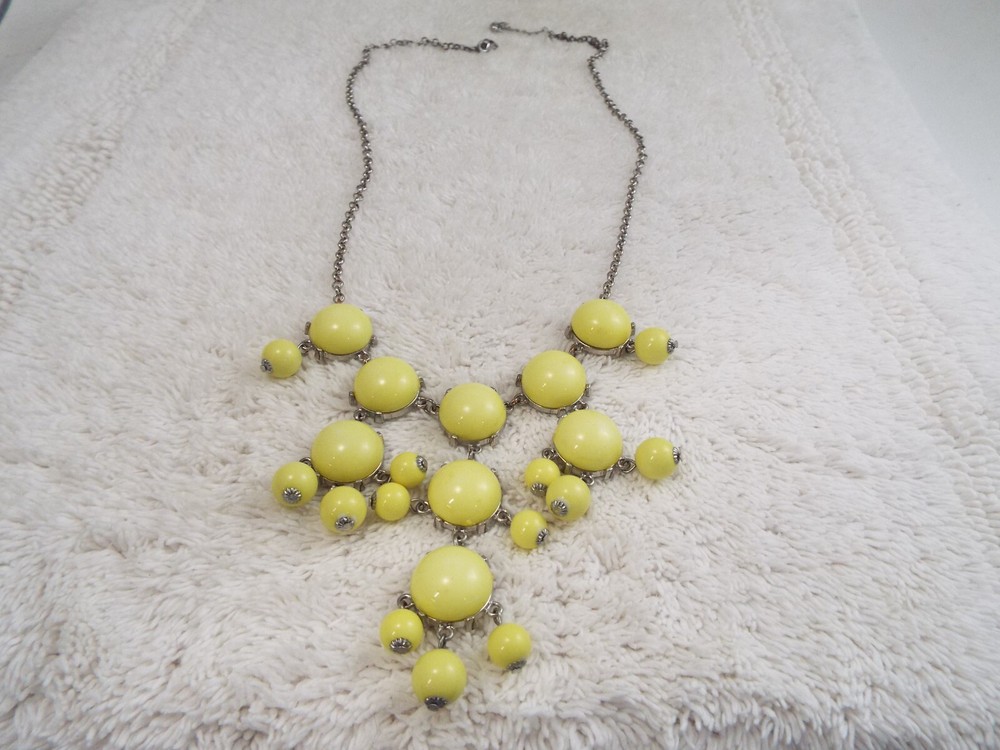 Silvertone Yellow Bead Bib Necklace (B40)