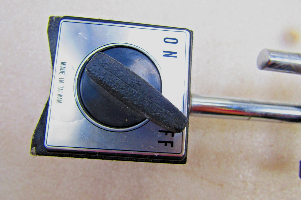 Magnetic base dial test indicator by Peacock