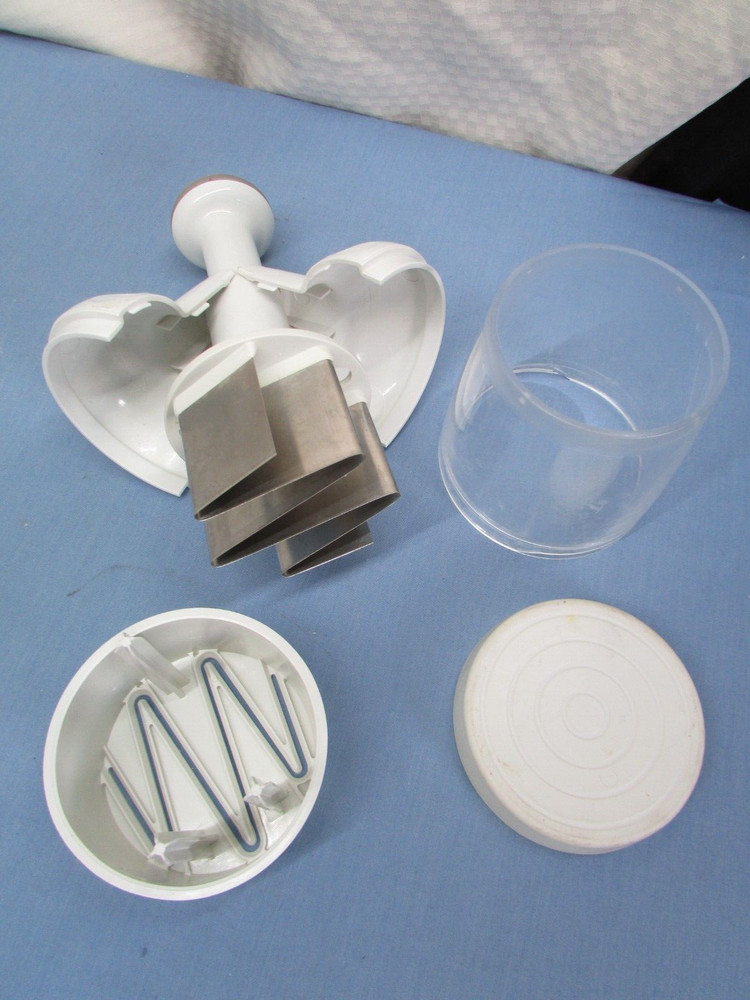 Pampered Chef Push Function Food Chopper - White #2585 Kitchen Cook Prep Bar