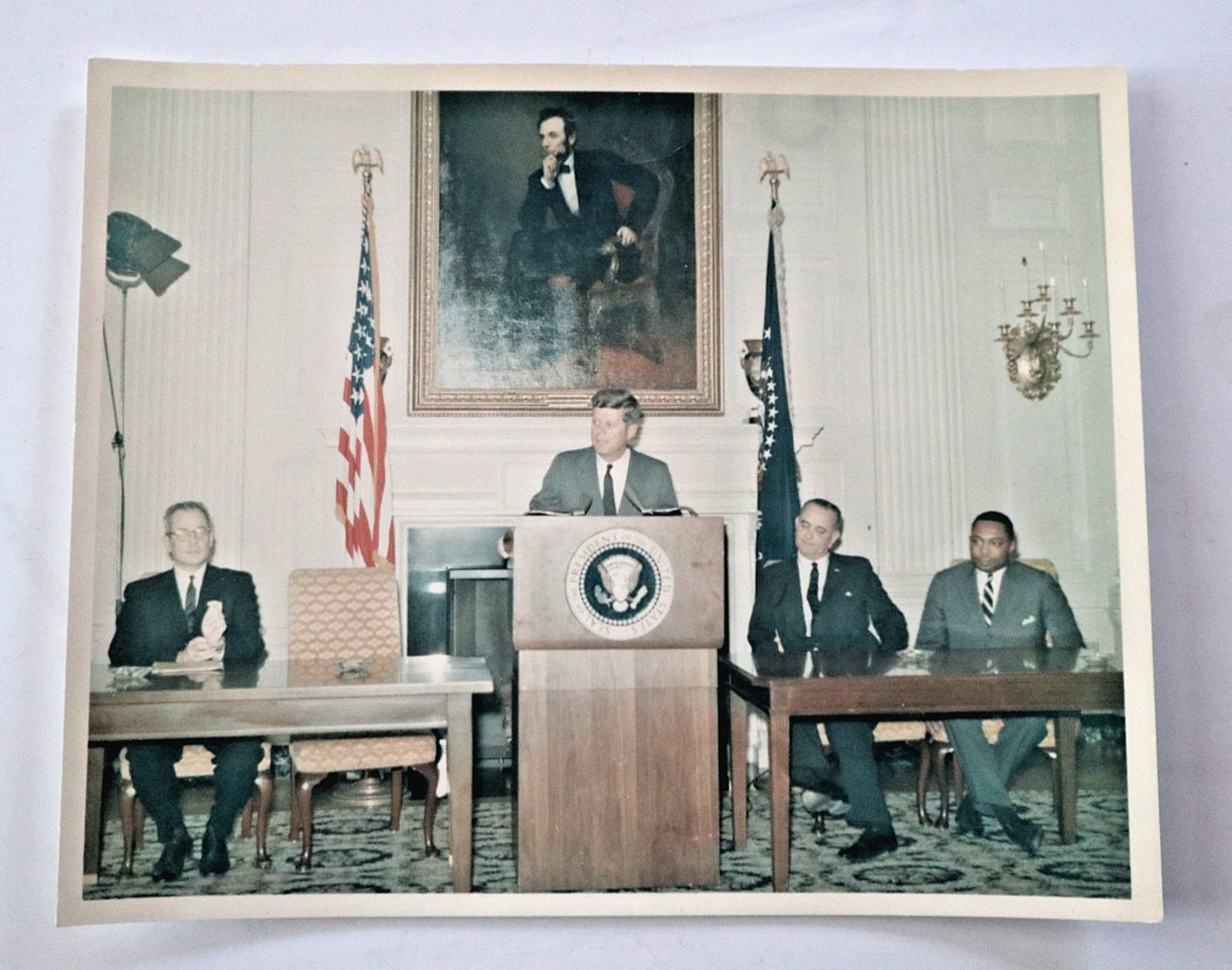 JOHN F KENNEDY PERSONALLY OWNED PHOTO DATED 1/18/1963 WITH SIGNED COA