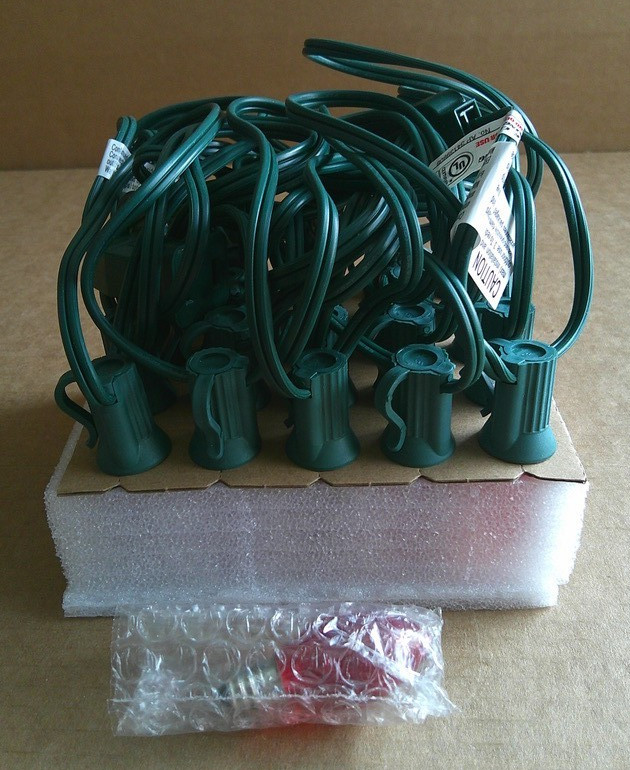 Patio Lights 25-count C7-Bulb Multi-Color Green Wire