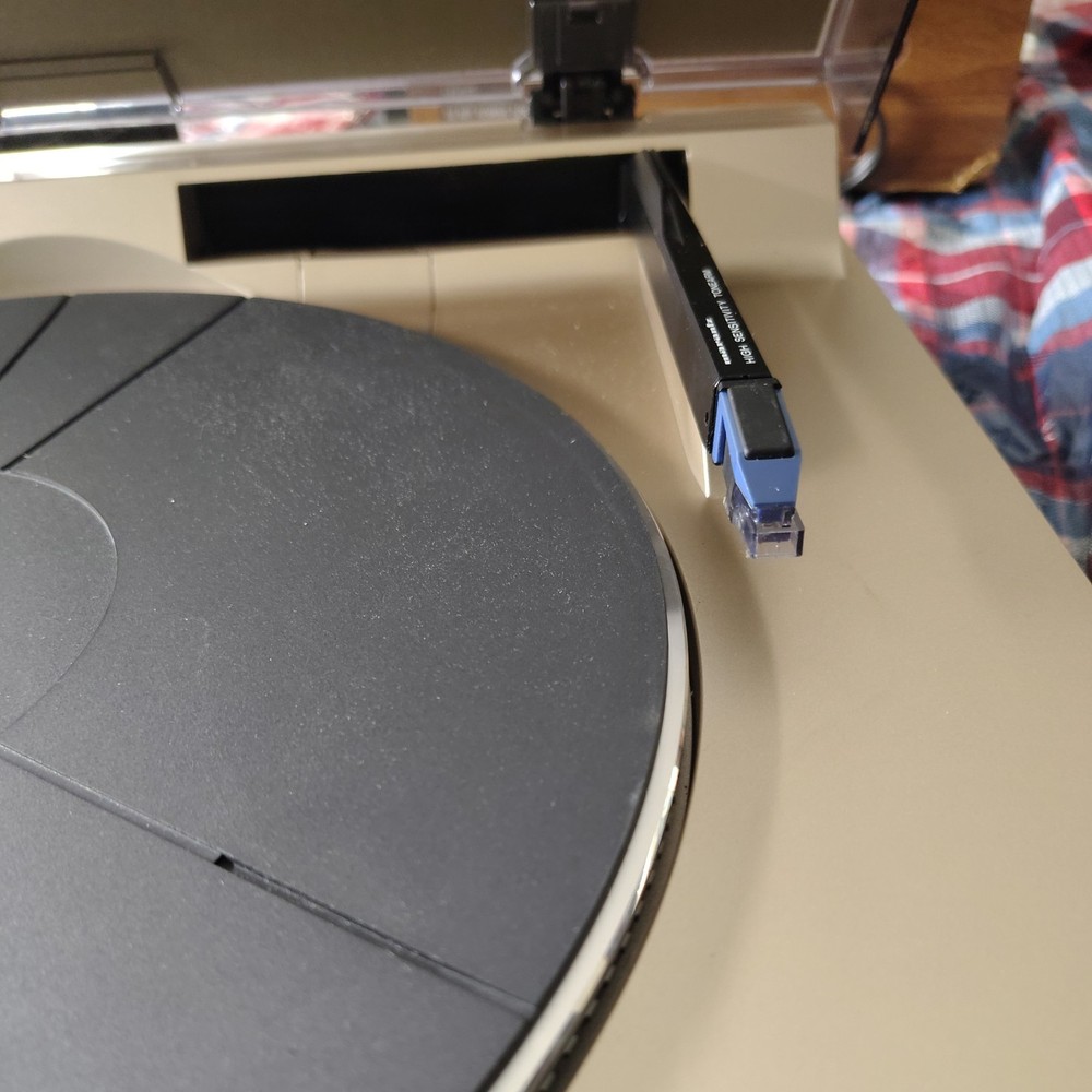 Marantz Gold Full Automatic Direct Drive Turntable TT-530. does play