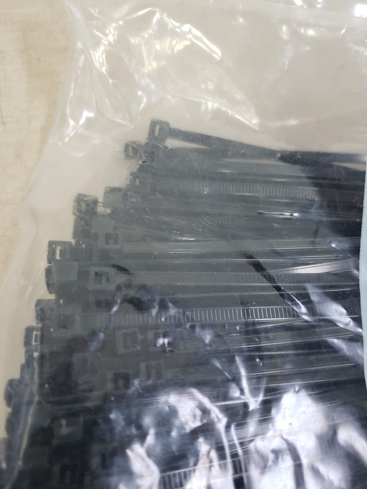 x1000 HellermannTyton Black Zip Ties 111-04140 T40R0HSM4