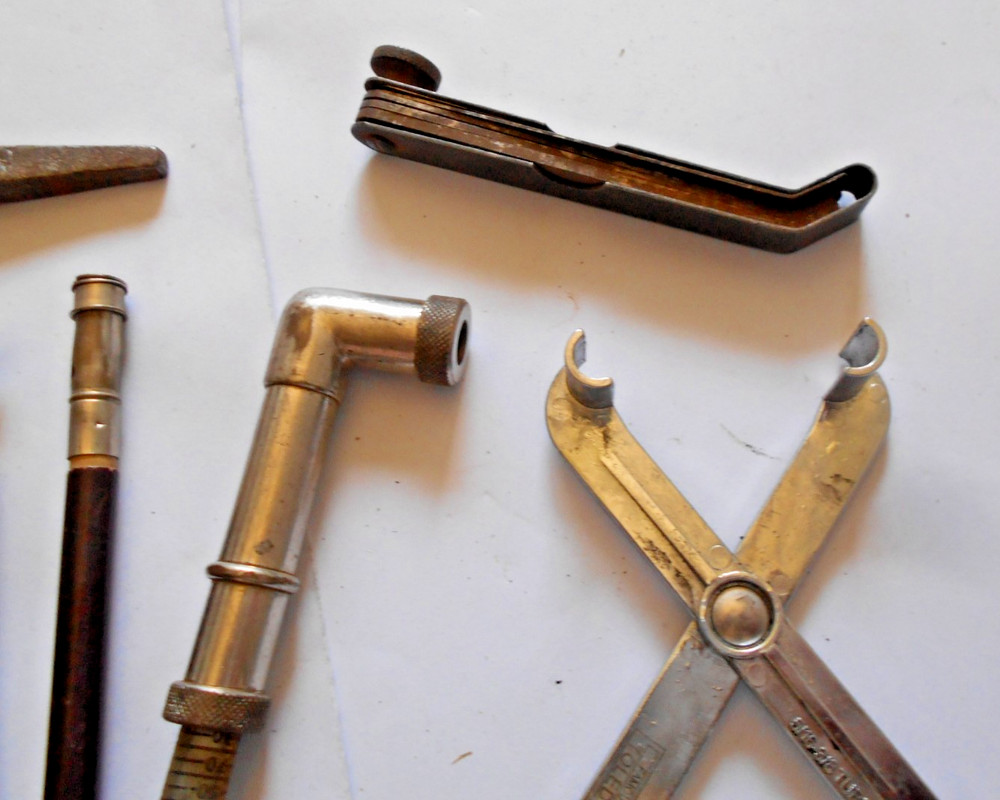 7 X ASSORTED MEASUREMENT TOOLS AND OTHERS