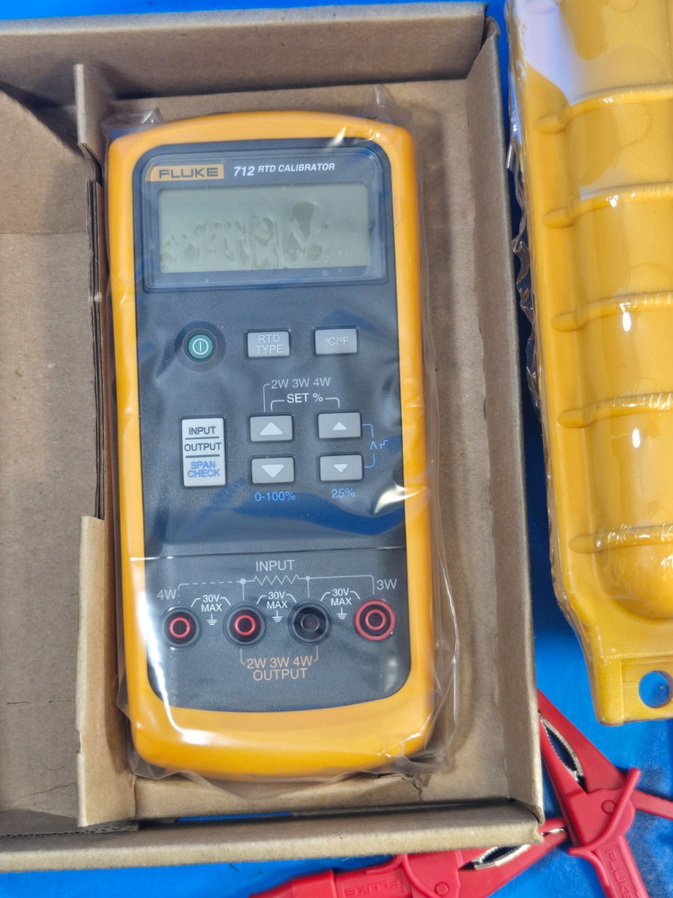 Fluke 712b RTD Calibrator Pristine!