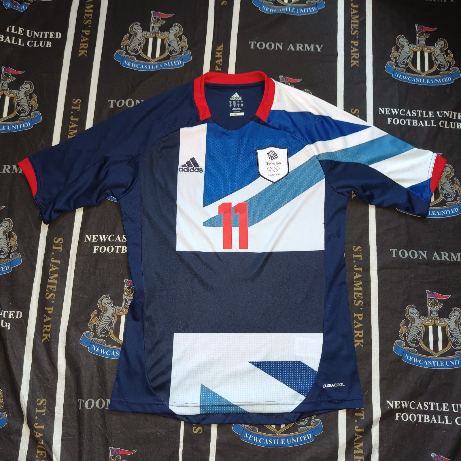 Great Britain Home Football Shirt Jersey 2012 Ryan Giggs Adidas Size S