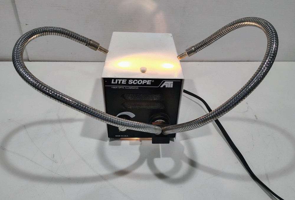 Fiber Optic Illuminator Lite Scope Cold Light Source  Generates high-Intensity