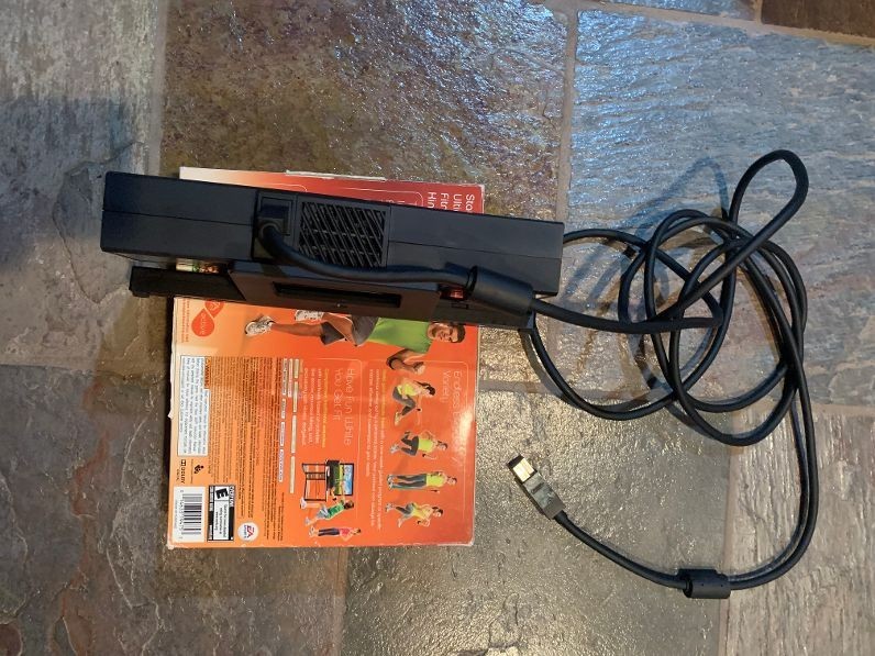 Kinect Sensor with Ea sports active 2 personal trainer