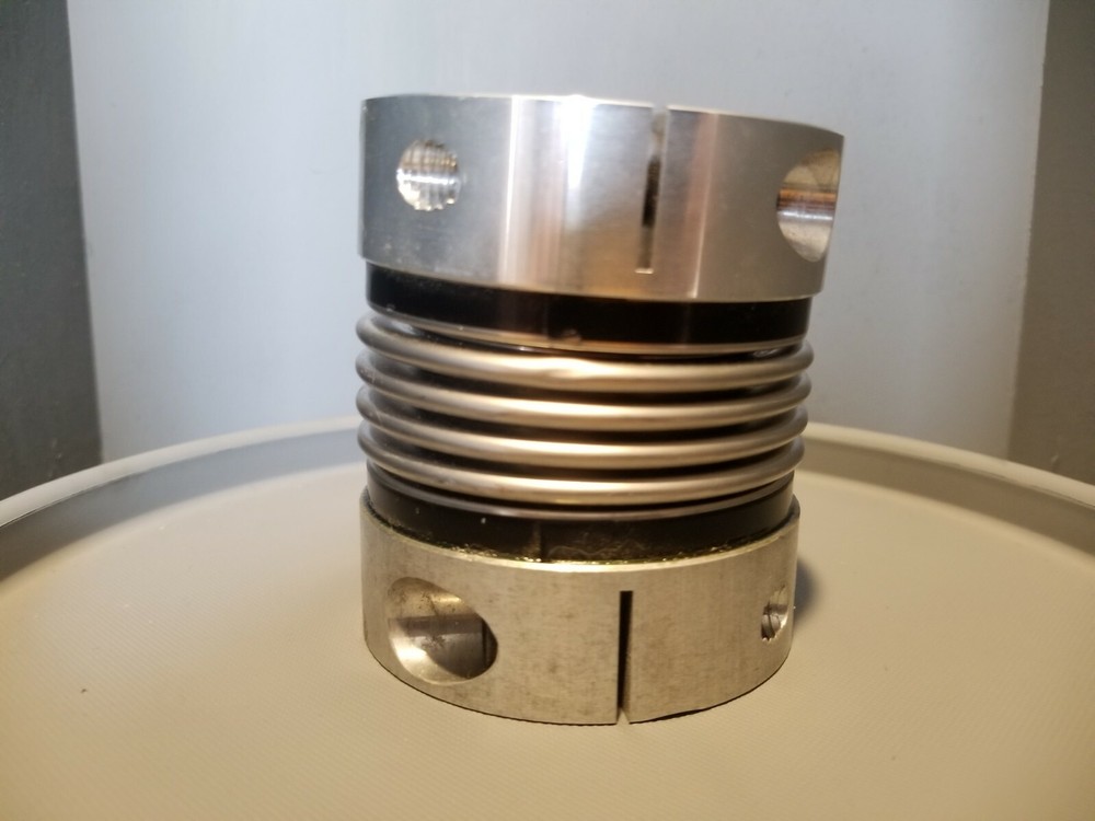 R+W Flexible Motor Coupling, MINOR DENT
