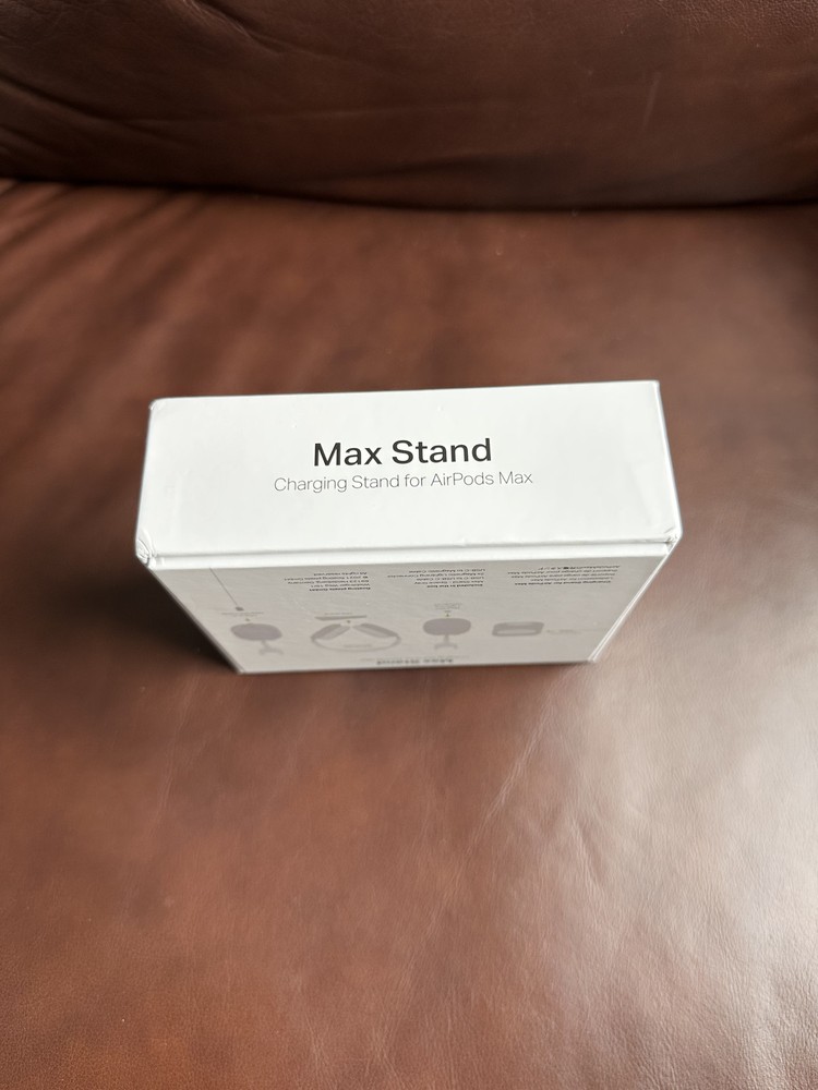 Apple Pro Max Heaphones - The Max Stand