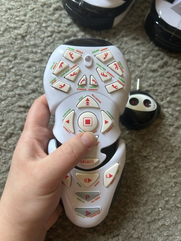 WowWee Robosapien Robot Remote Control (2004) Model 8081 (Tested) WORKING!