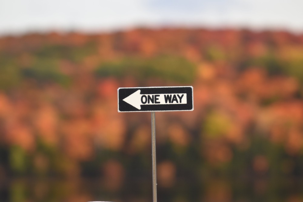 O Scale - Modern One Way Signs - 2 Pack