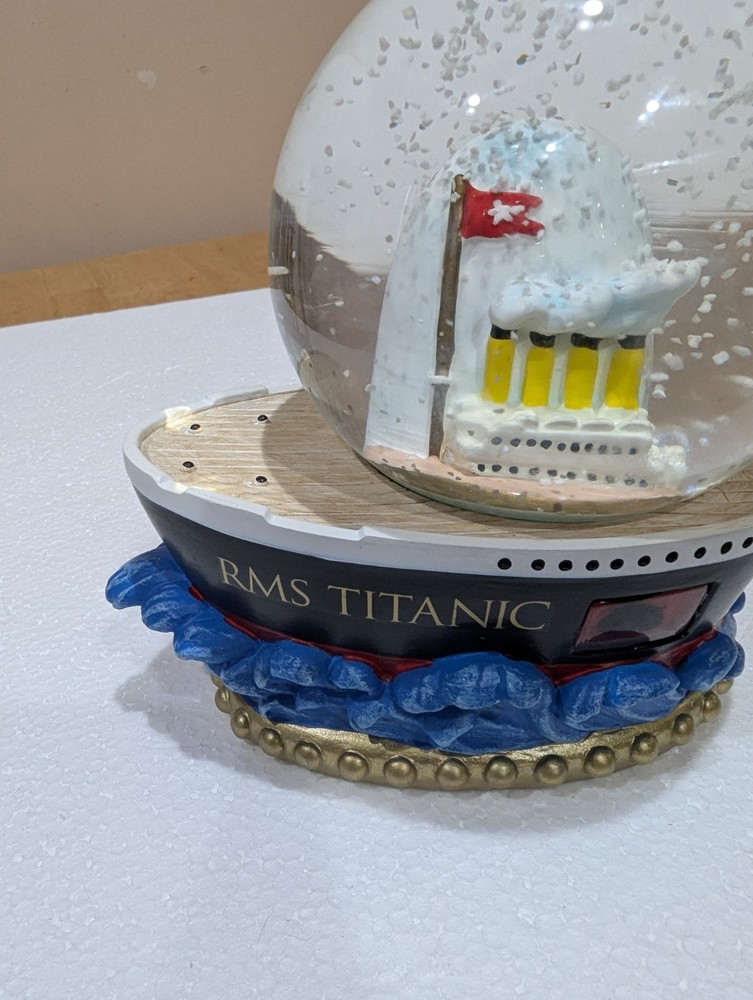 Titanic Snow Globe