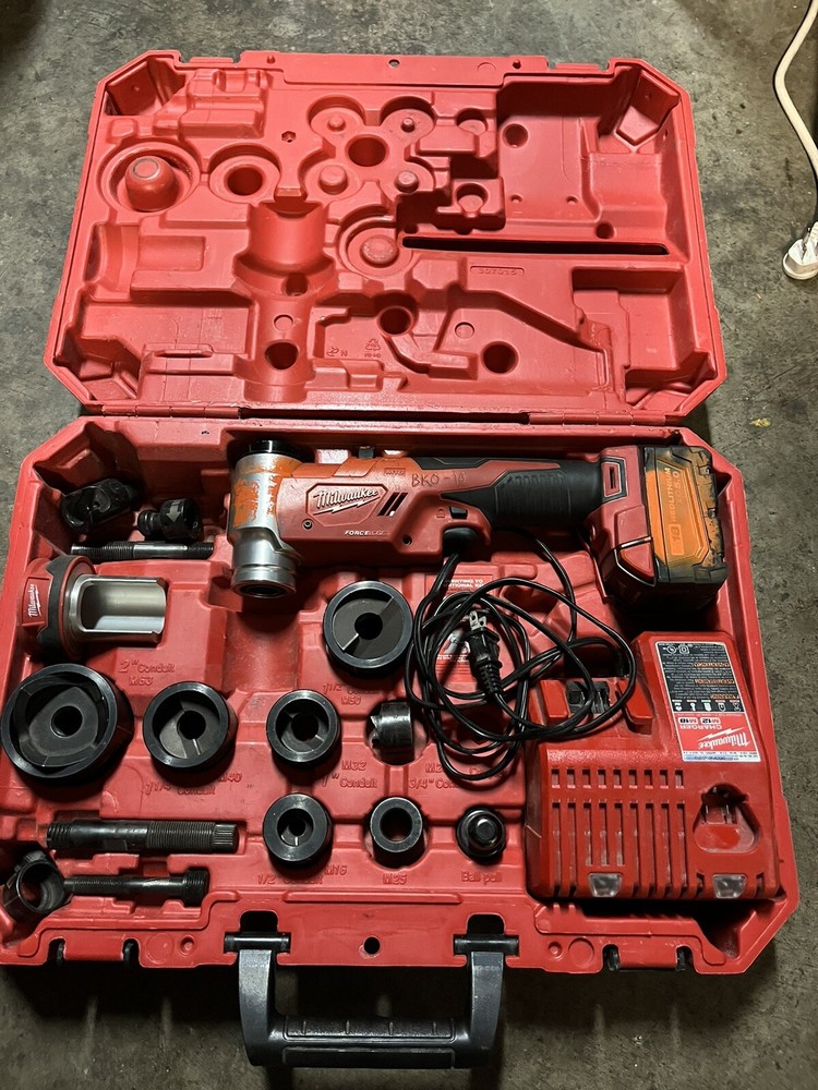 Milwaukee M18 FORCE LOGIC 6Ton Knockout Tool 1/2" - 2" Kit - (2677-20) w/ Case