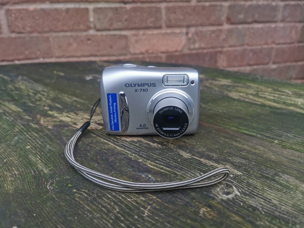 Olympus X-710 4.0MP Compact Digital Camera Silver + Xd 512mb Memory Card & Case