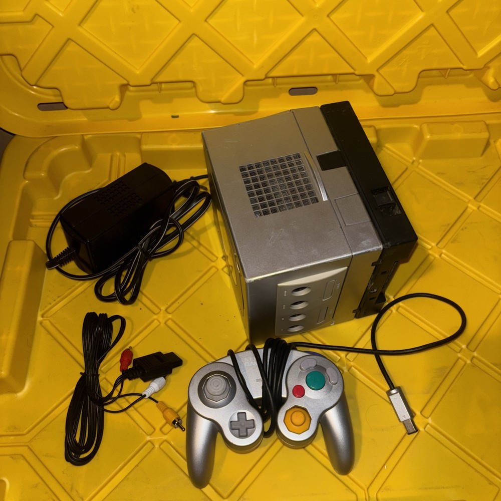 Nintendo GameCube Console DOL-101 Gameboy player Included no disk