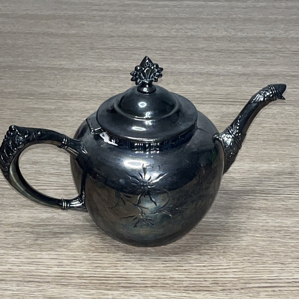 Antique Yale Silver Co. Quadruple Plate Teapot 40712 Silver Vintage