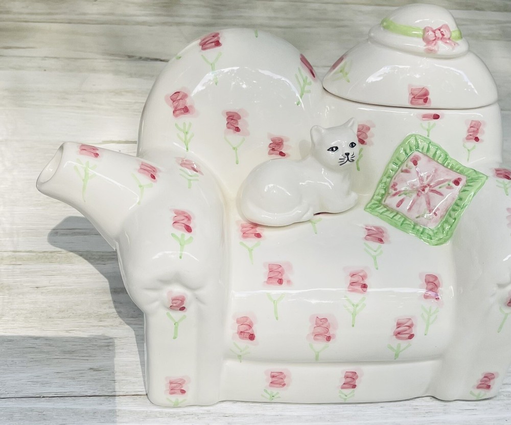 Vintage Cardinal Inc. ~Cat On A Sofa~Teapot