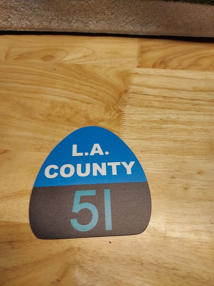 LA COUNTY FIRE DEPT. SQUAD 51 HELMET FRONT SHIELD/MAGNET