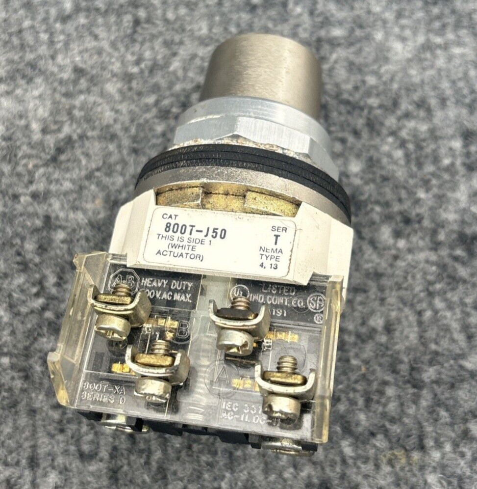 Allen Bradley 800T-J50 Selector Switch With Key Used