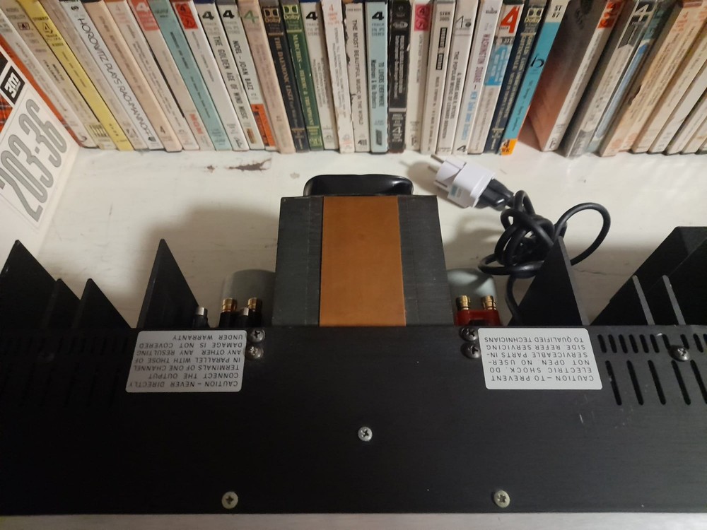 CROWN POWER PREAMPLIFIER AND FINAL MOD. IC 150 E DC 300A BLACK.