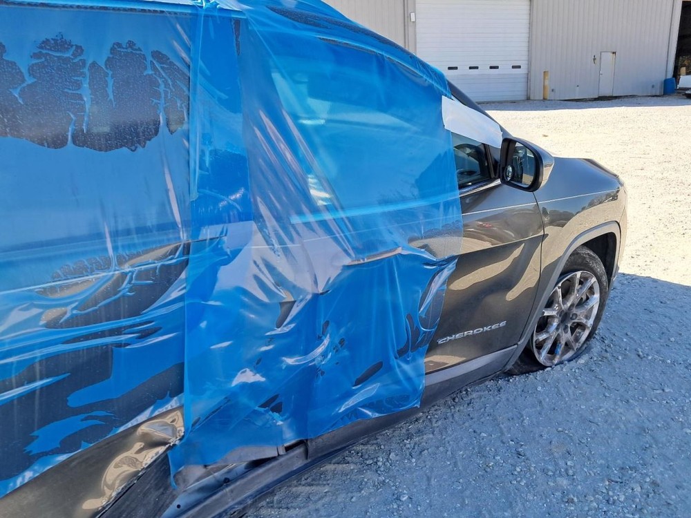 CHEROKEE 2015 Glove Box 4863443