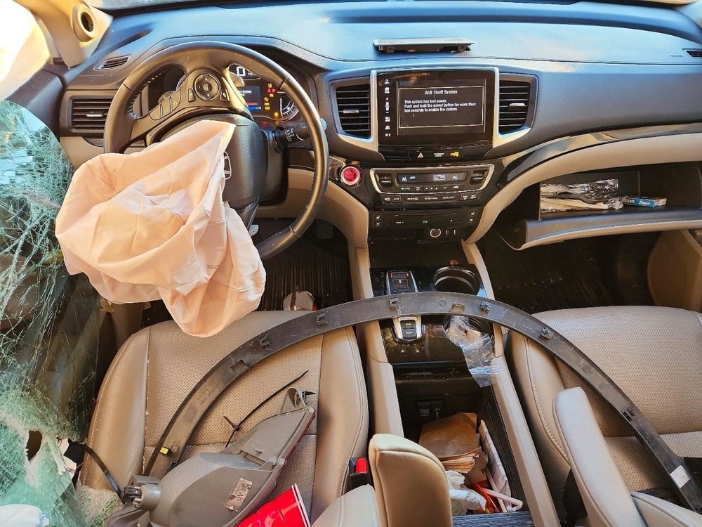 PILOT 2017 Glove Box 5021571