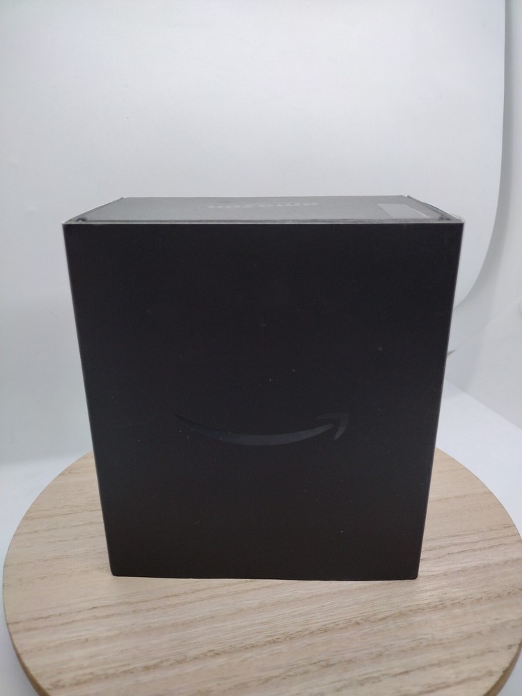 Amazon Echo Look PL67WR- Smart Desk Camera.