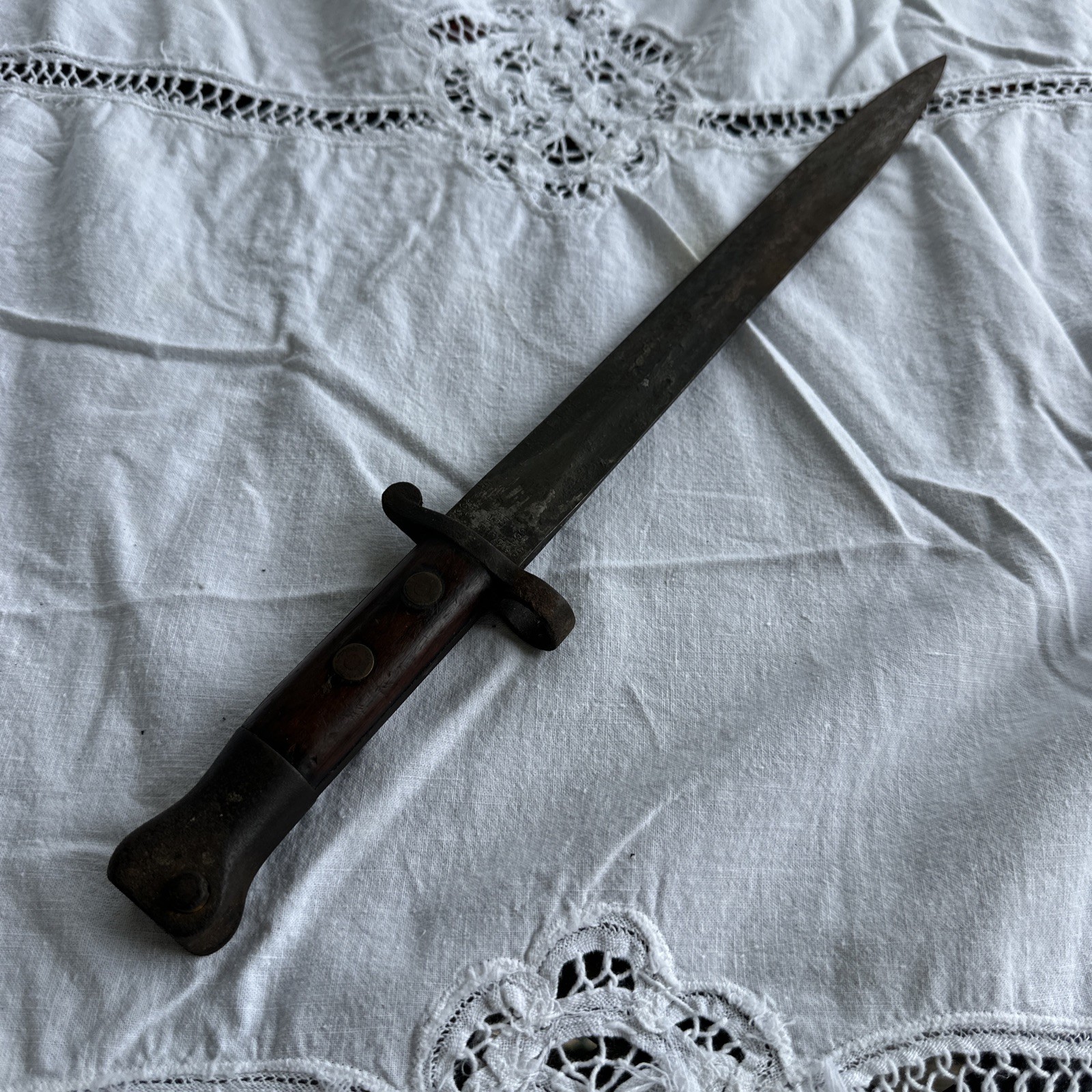 VINTAGE BRITISH RIFLE BAYONET CROWN VR VICTORIA REGINA MARKED X