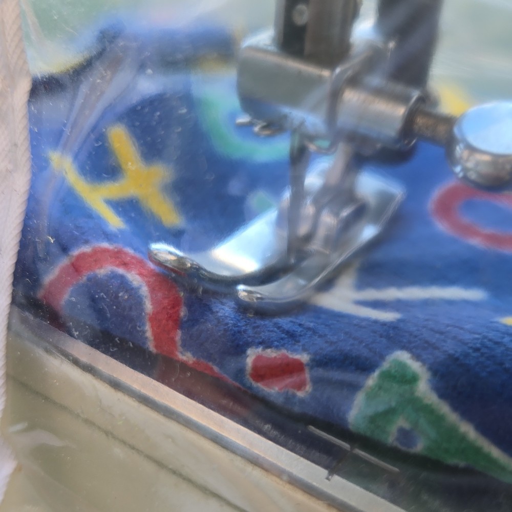 Kenmore Ultra-Stitch 6 Electric Sewing Machine Reverse Stitch Multiple Patterns