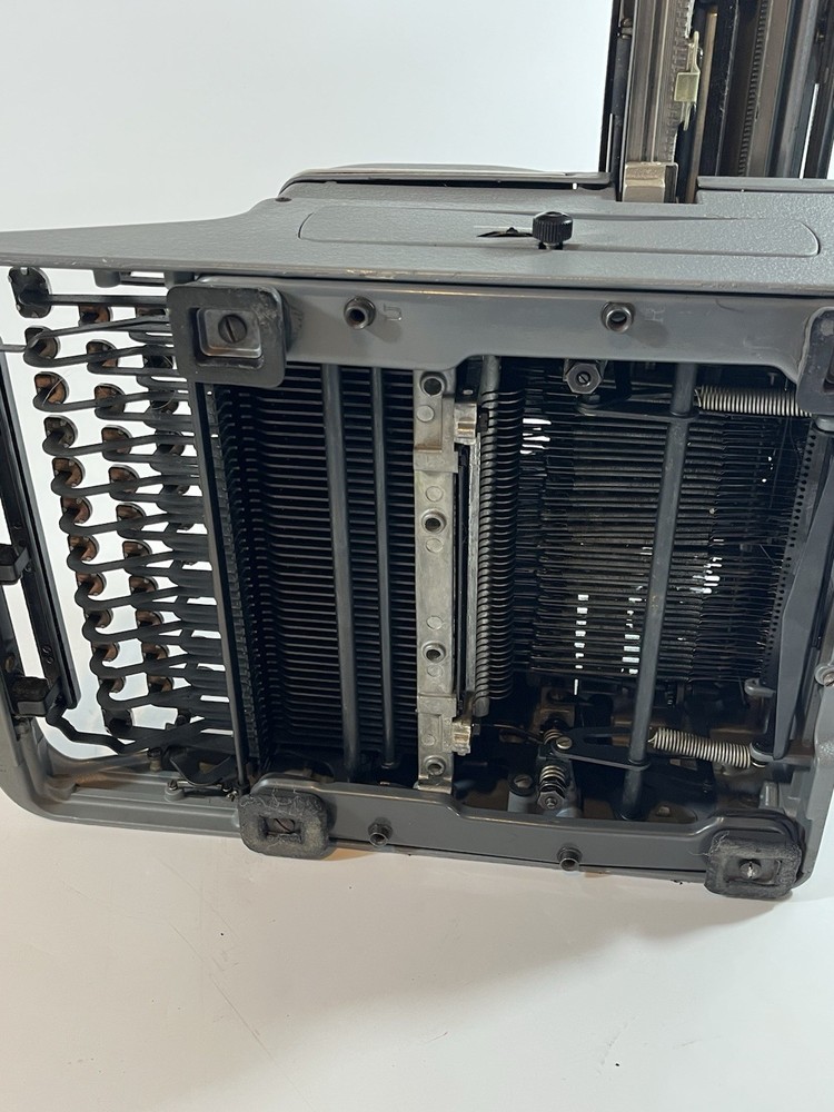 Royal Typewriter Manual Gray 1940s