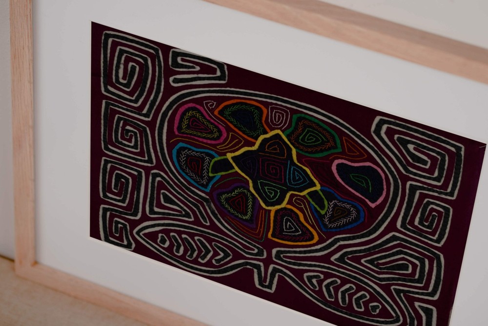 Classic Maroon Black And White Design Mola