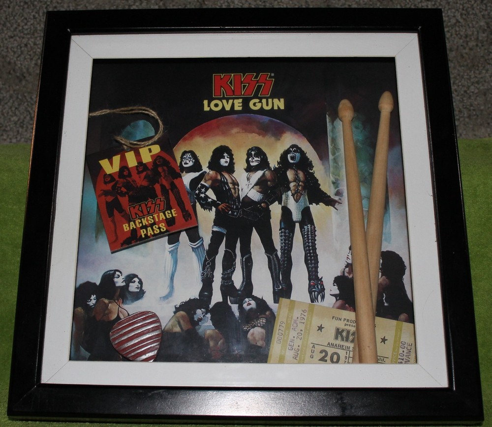 2006 KISS Love Gun Shadow Box Display Replica Backstage Pass Pick Drum Sticks