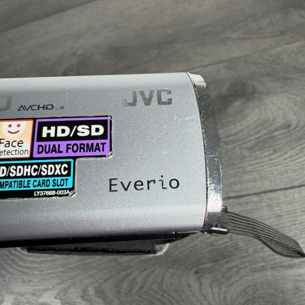 JVC Everio GZ-HM30SEK Camcorder Video Camera Digital Silver Untested