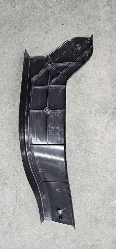 Freightliner M2 106 POLY Right/Passenger THRESHOLD Trim/Panel | P/N 18-46375-005