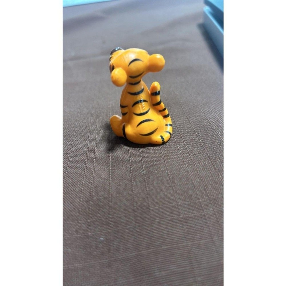 Tigger Sitting Down Disney Plastic Toy 2" Tall