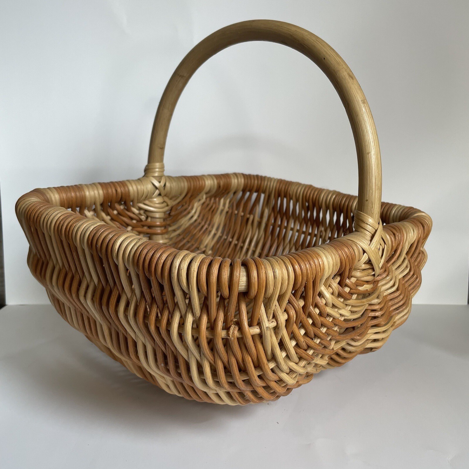 Vtg Buttocks Woven Basket Harvest Egg Gathering Country Farmhouse Primitive