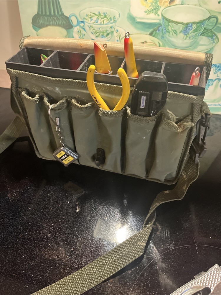 FISHING BELT LURE CASE